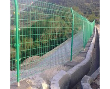 厂家供应公路护栏 双边丝护栏 球场围栏可定制